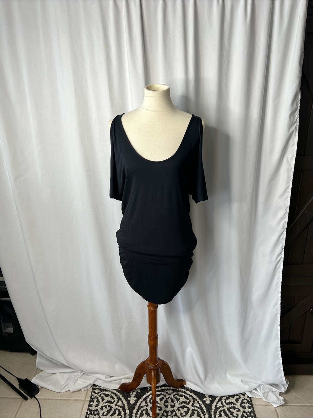 VENUS Black Cold Shoulder Ruched Scoop Neck Mini Dress - Size Large